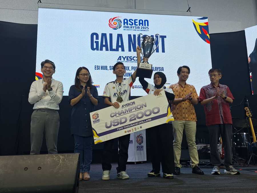 Indonesia Juara Umum AYESC 2025, Sapu Bersih Emas eFootball